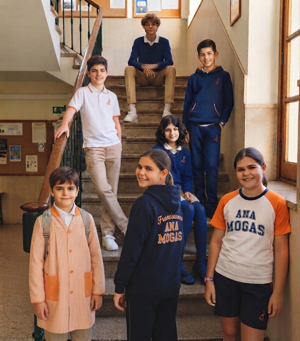 Alumnos con uniforme Ana Mogas